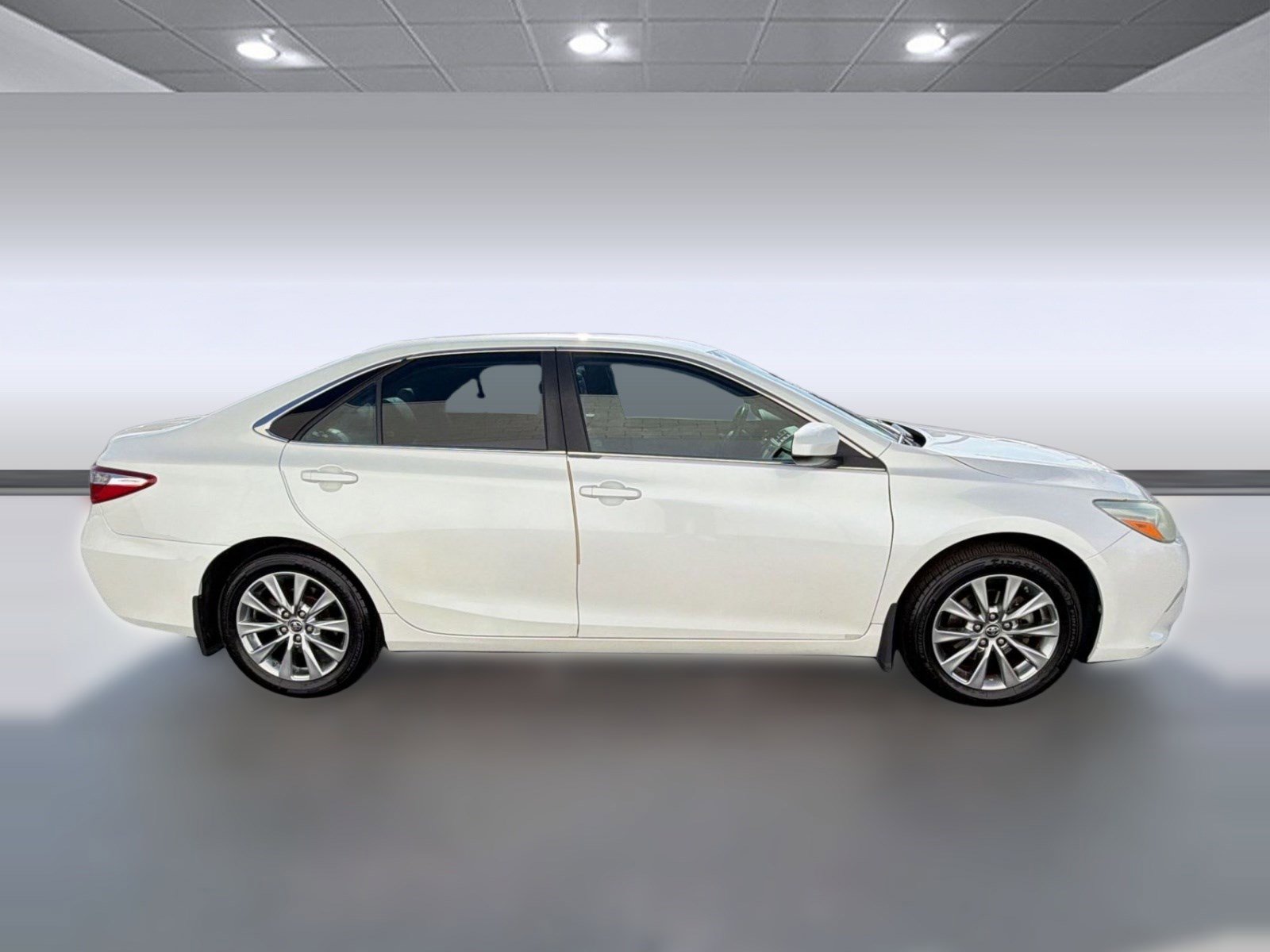 Used 2015 Toyota Camry XLE FWD image 8