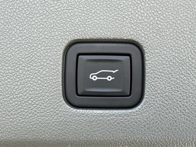 Certified 2023 Cadillac XT6 Premium Luxury w/ Technology Package FWD image 12