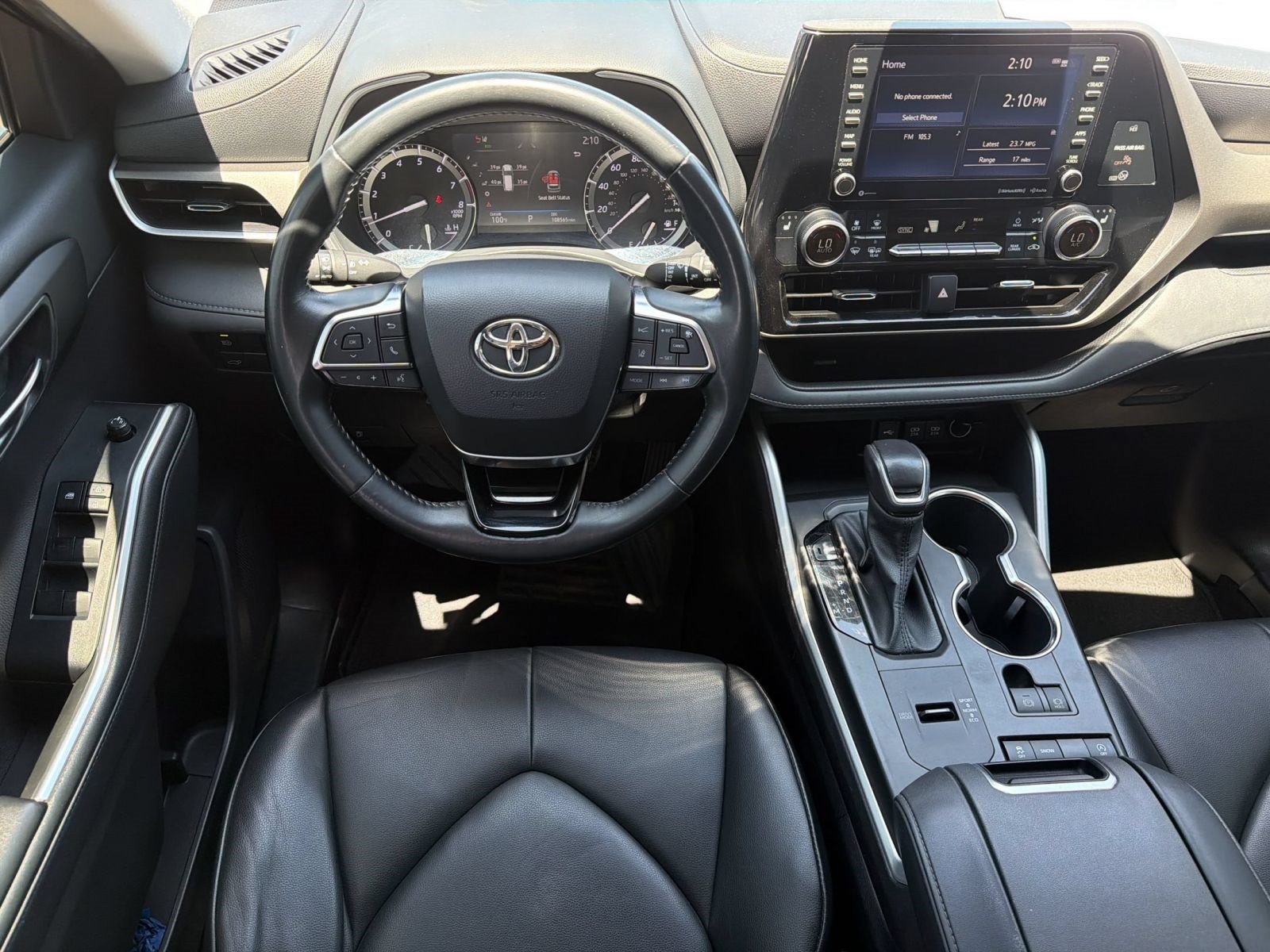 Used 2021 Toyota Highlander XLE FWD image 28