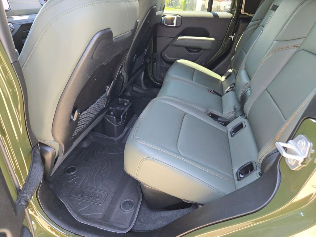 Used 2024 Jeep Gladiator Mojave AWD/4WD image 16