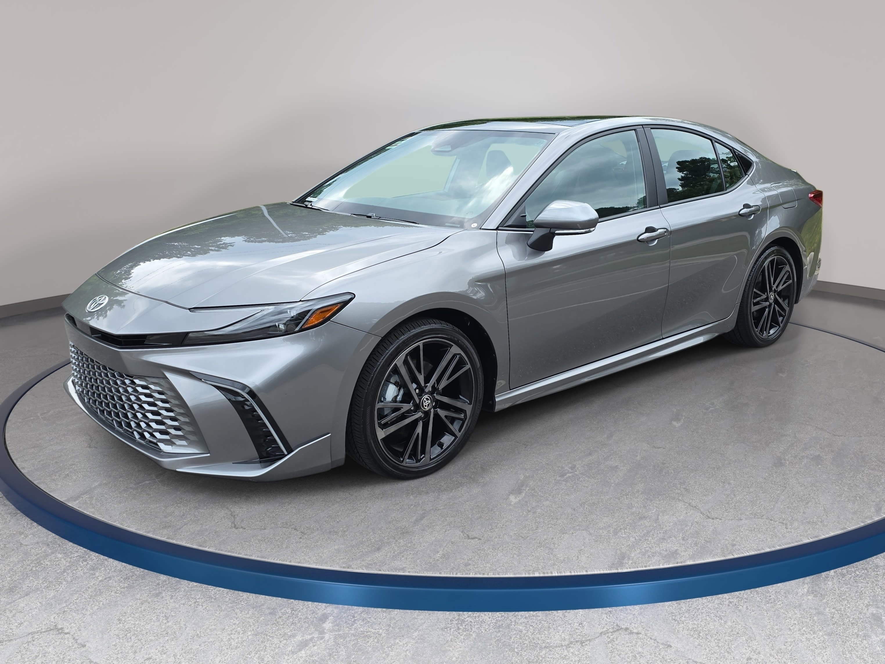 Used 2025 Toyota Camry XSE FWD image 1