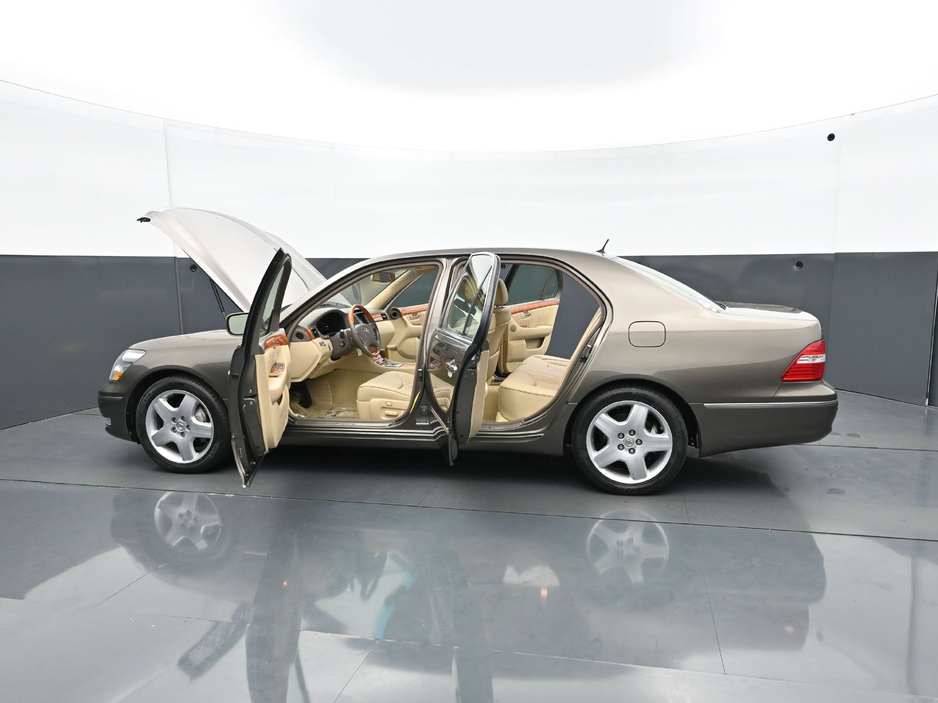 Used 2005 Lexus LS 430 RWD image 33