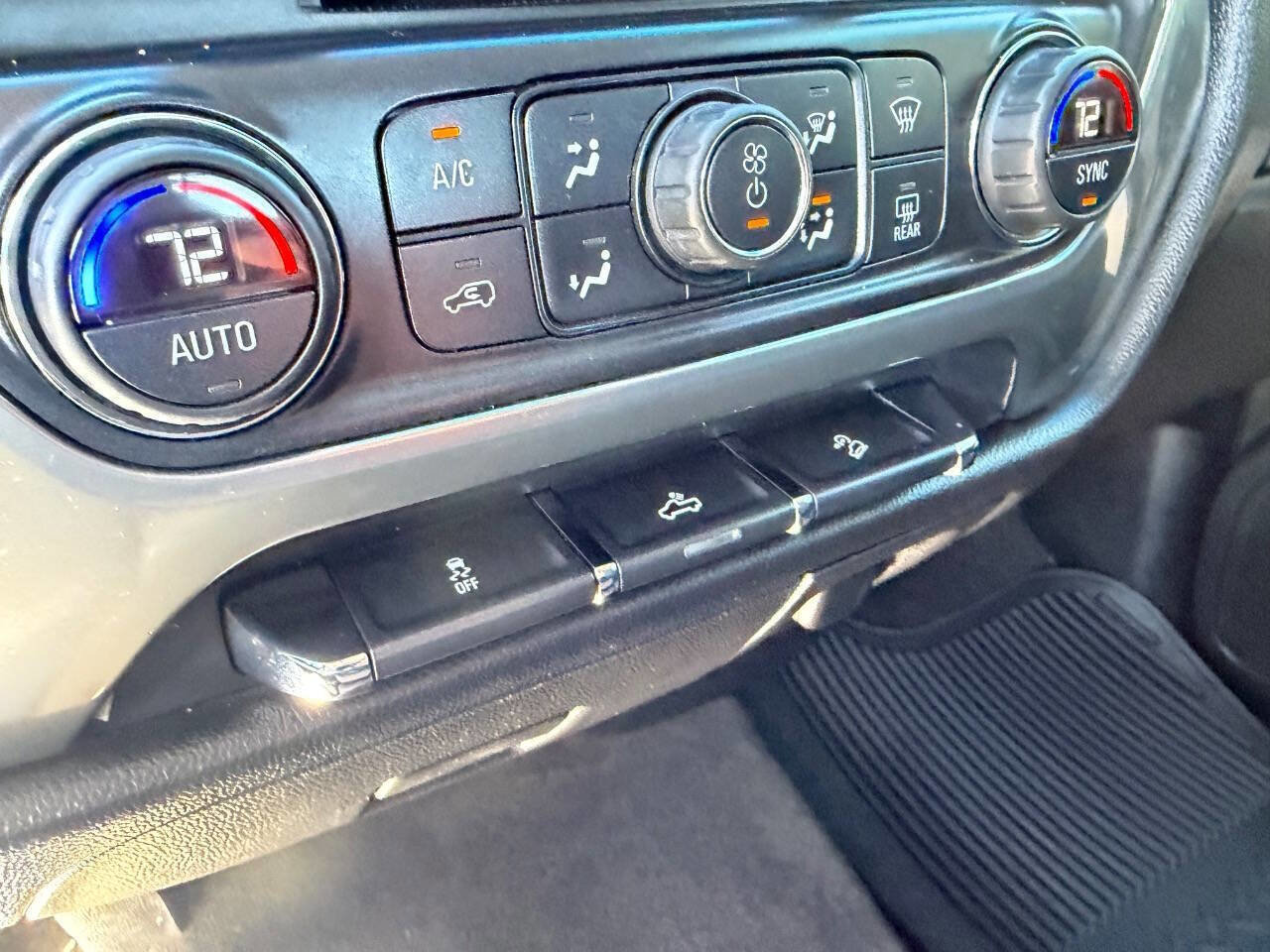 Used 2015 Chevrolet Silverado 2500 LT w/ LT Convenience Package image 35