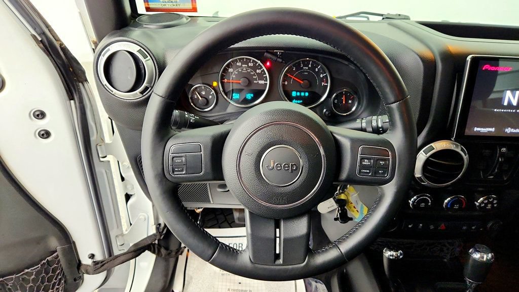 Used 2015 Jeep Wrangler Unlimited Sahara w/ Dual Top Group AWD/4WD image 13