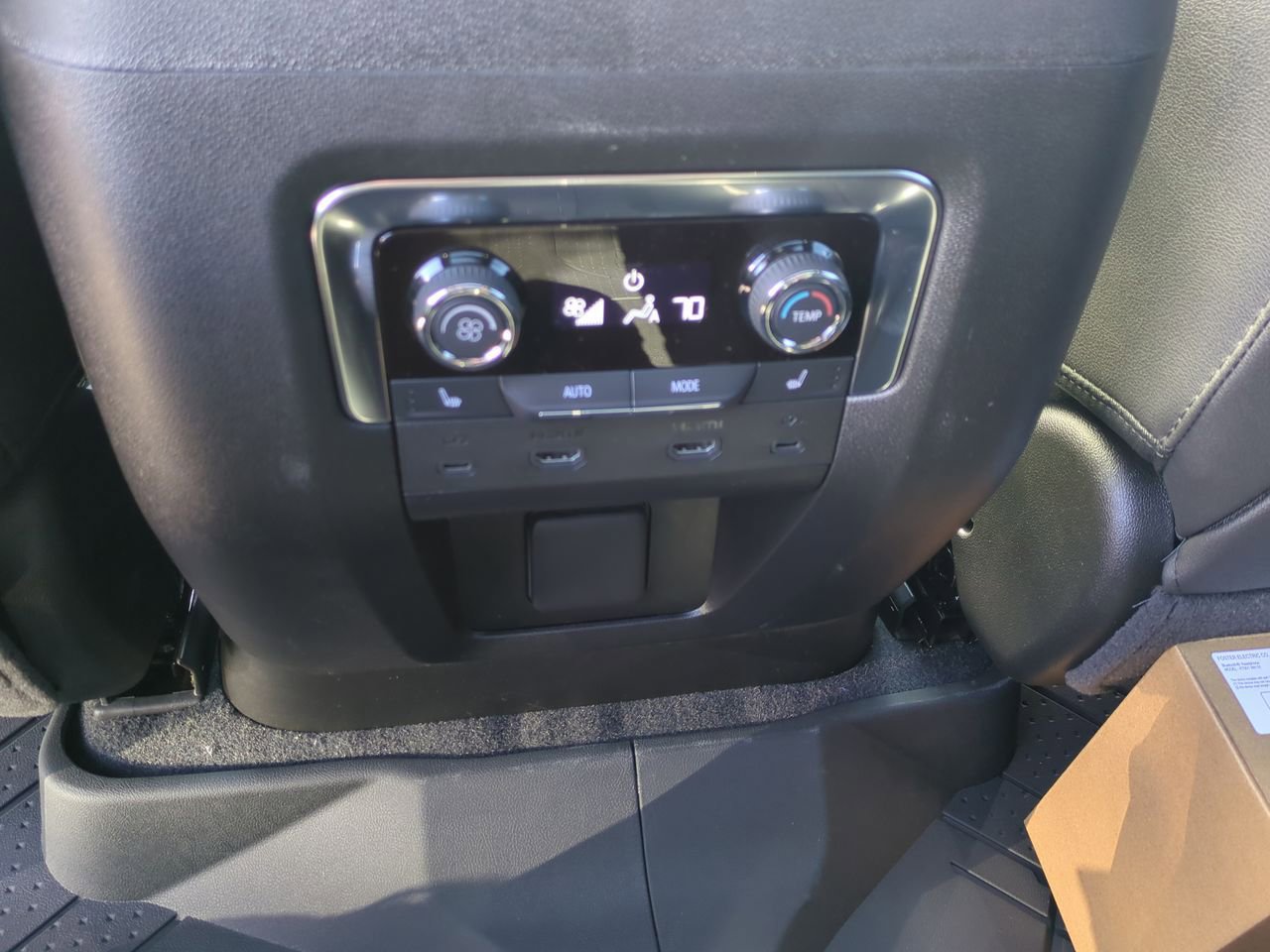 New 2026 Chevrolet Suburban Premier image 22