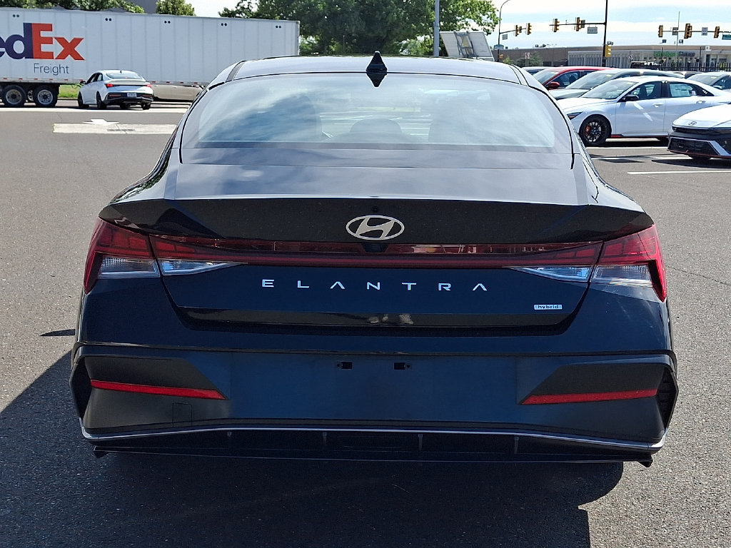 Certified 2025 Hyundai Elantra Limited FWD image 6