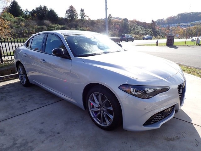 New 2025 Alfa Romeo Giulia Sprint w/ Driving Assist Package image 9