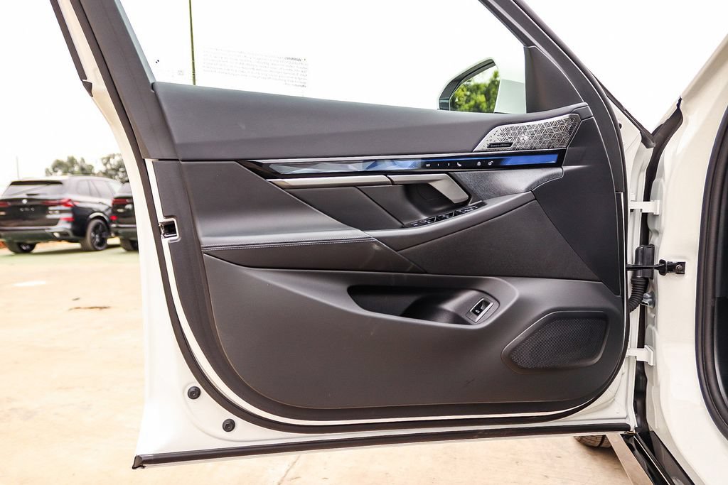 Used 2026 BMW i5 eDrive40 w/ M Sport Package RWD image 23