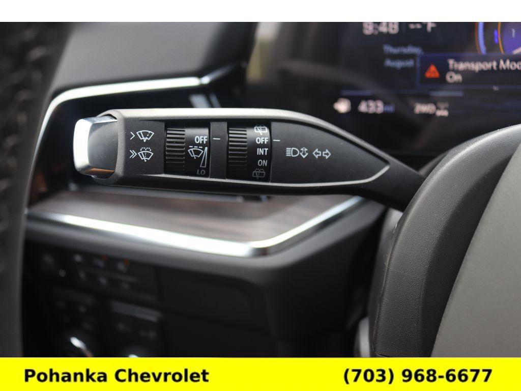 Certified 2025 Chevrolet Suburban Premier image 10