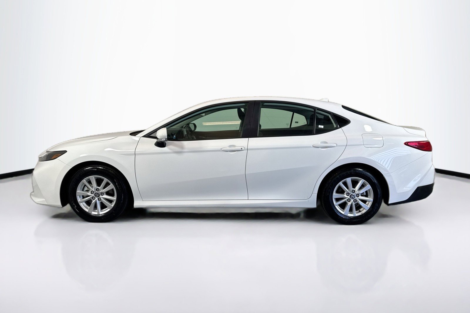 Used 2025 Toyota Camry LE FWD image 8