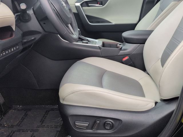 Used 2023 Toyota RAV4 Limited image 13
