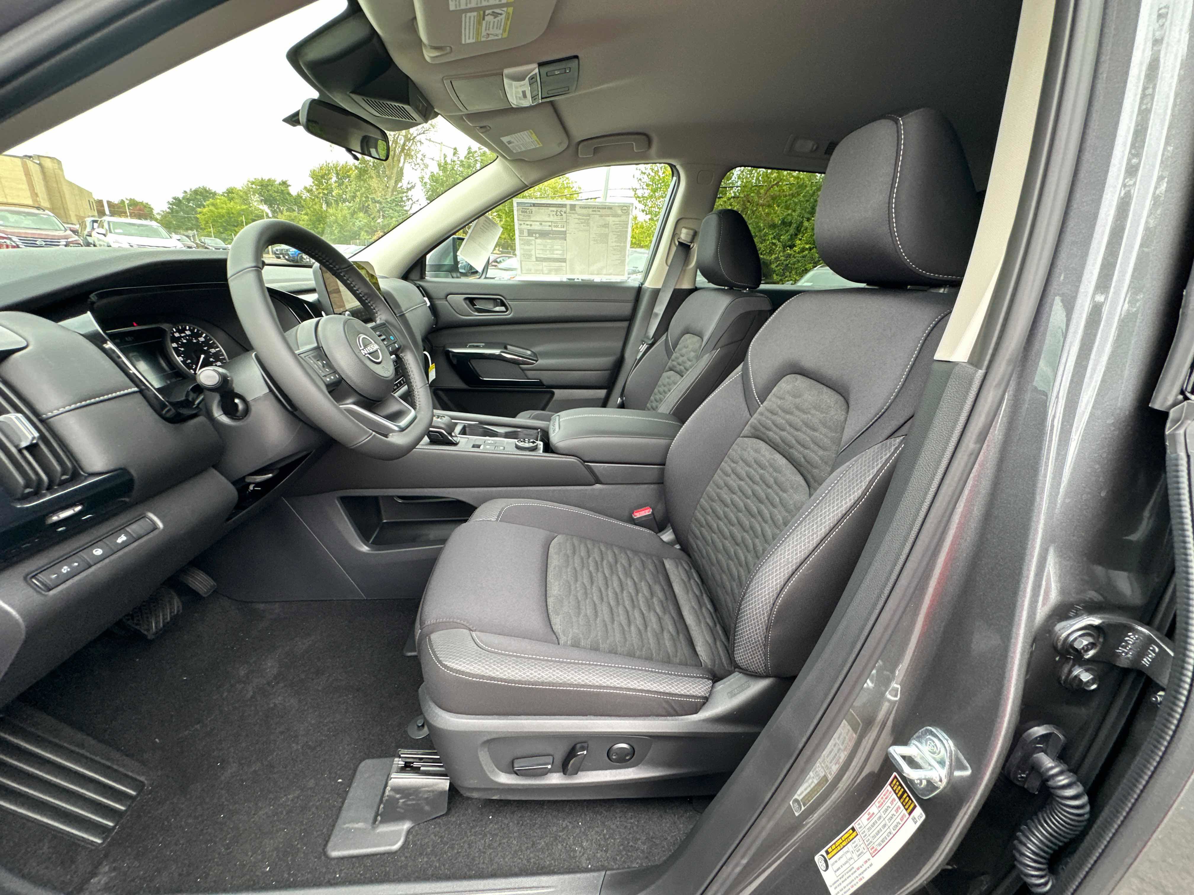 New 2025 Nissan Pathfinder SV w/ Black Appearance Package image 25