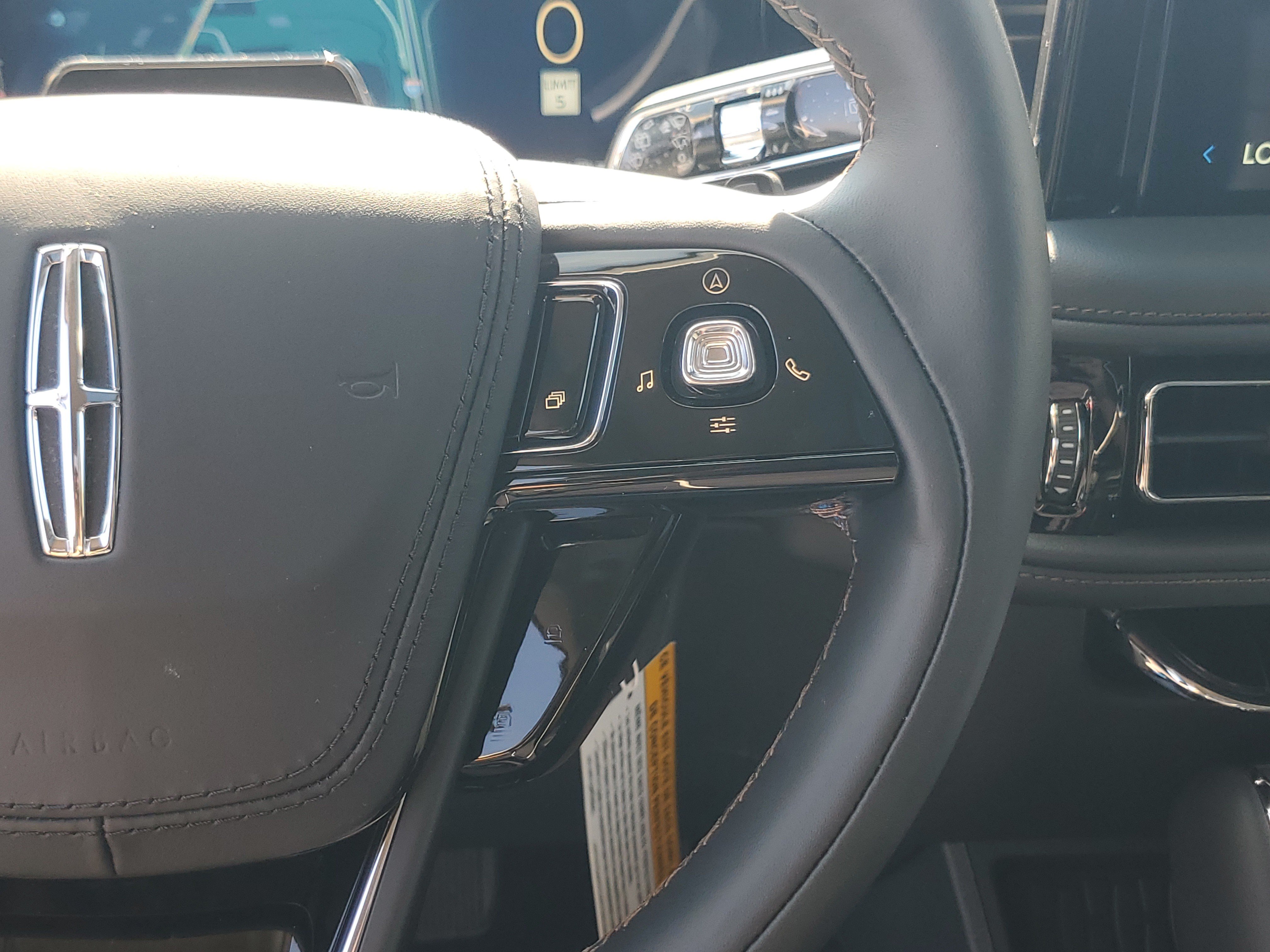 New 2026 Lincoln Aviator AWD image 17