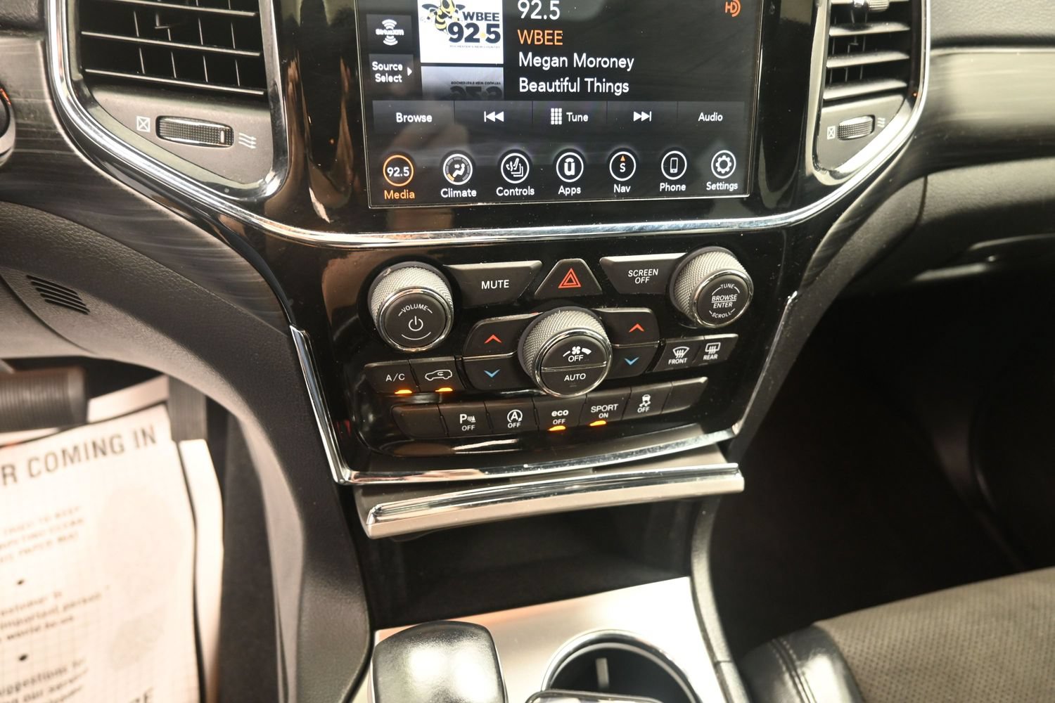 Used 2020 Jeep Grand Cherokee Altitude AWD/4WD image 21