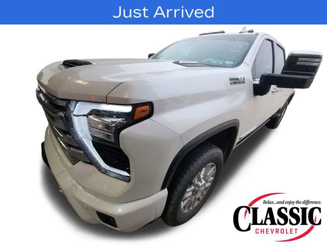 Used 2024 Chevrolet Silverado 2500 High Country w/ Technology Package AWD/4WD video 3