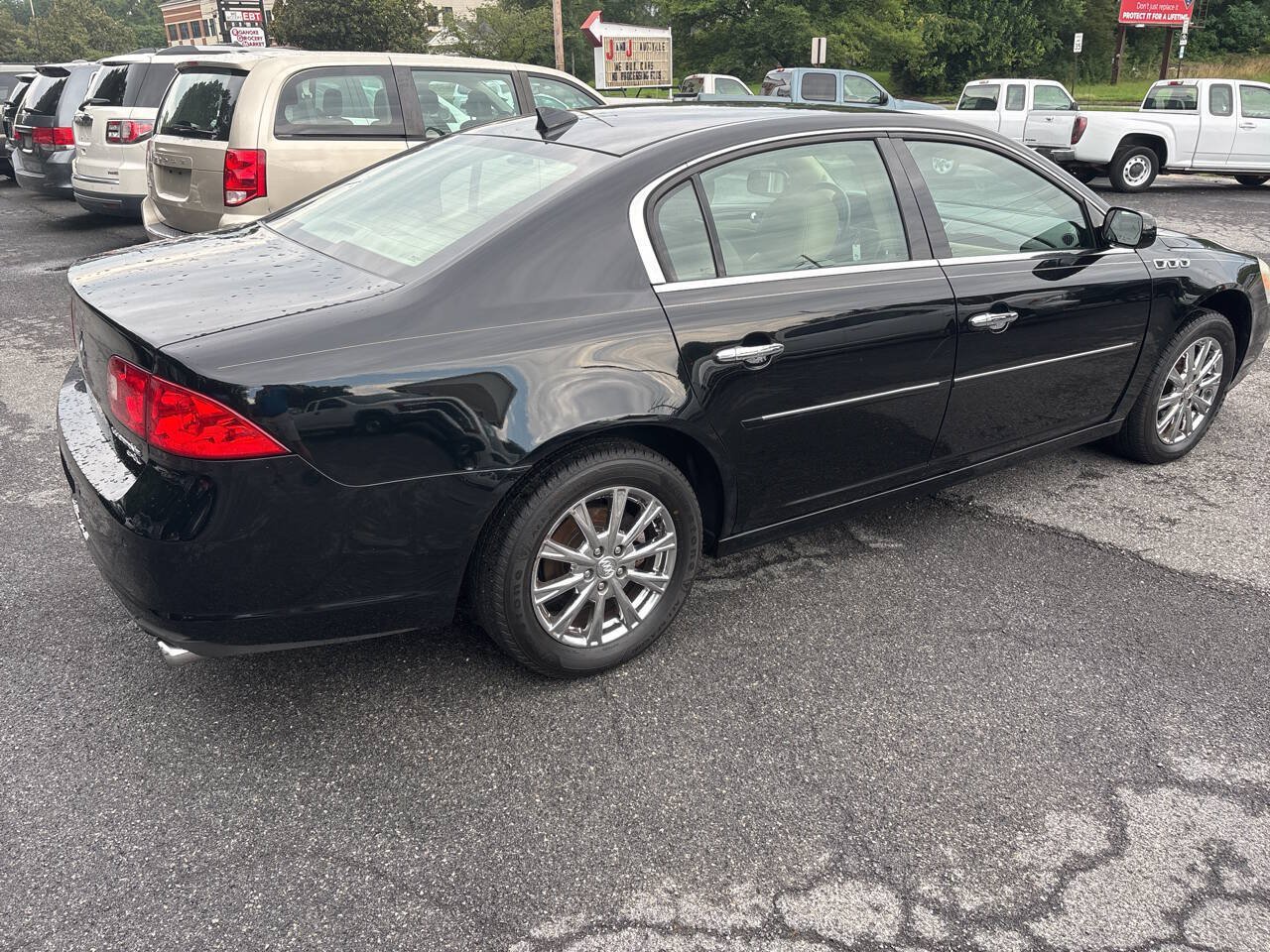 Used 2011 Buick Lucerne CXL FWD image 10