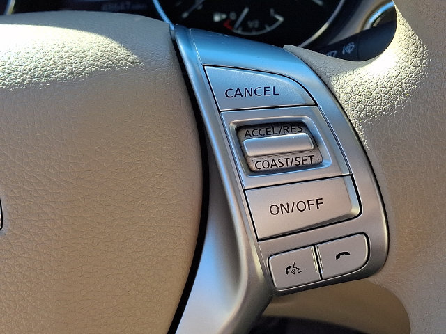 Used 2015 Nissan Rogue SV w/ SV Premium Package FWD image 22