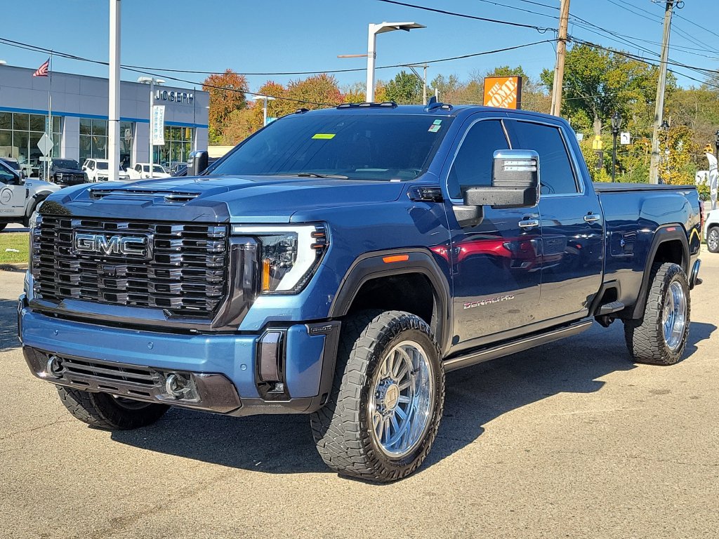 Used 2024 GMC Sierra 2500 Denali Ultimate AWD/4WD image 2