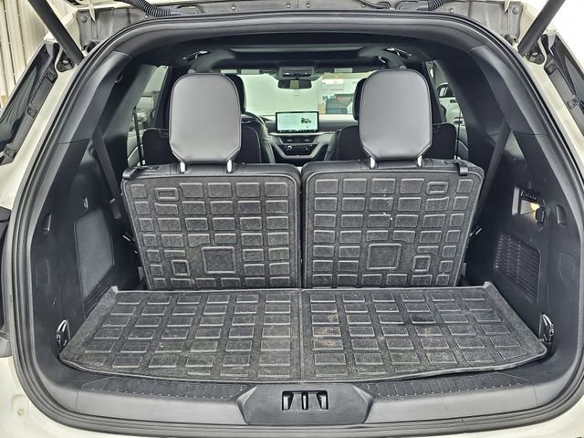 Used 2025 Ford Explorer ST AWD/4WD image 15