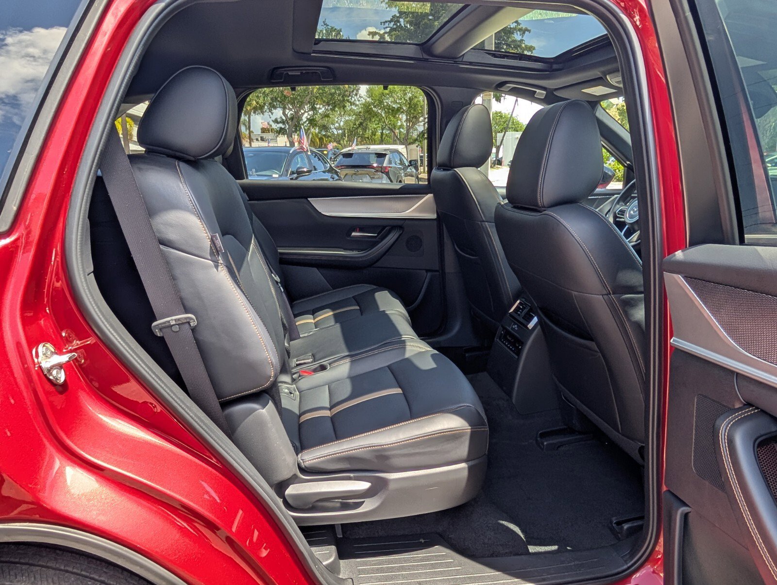 Used 2025 MAZDA CX-70 Plug-In Hybrid w/ Premium Plus image 17