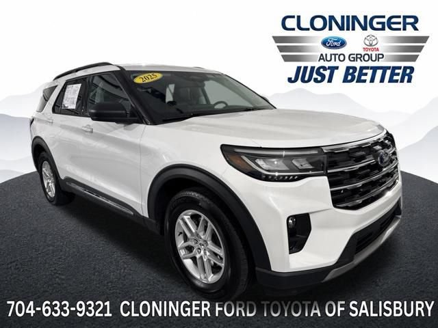 Used 2025 Ford Explorer Active w/ Active Comfort Package RWD image 1