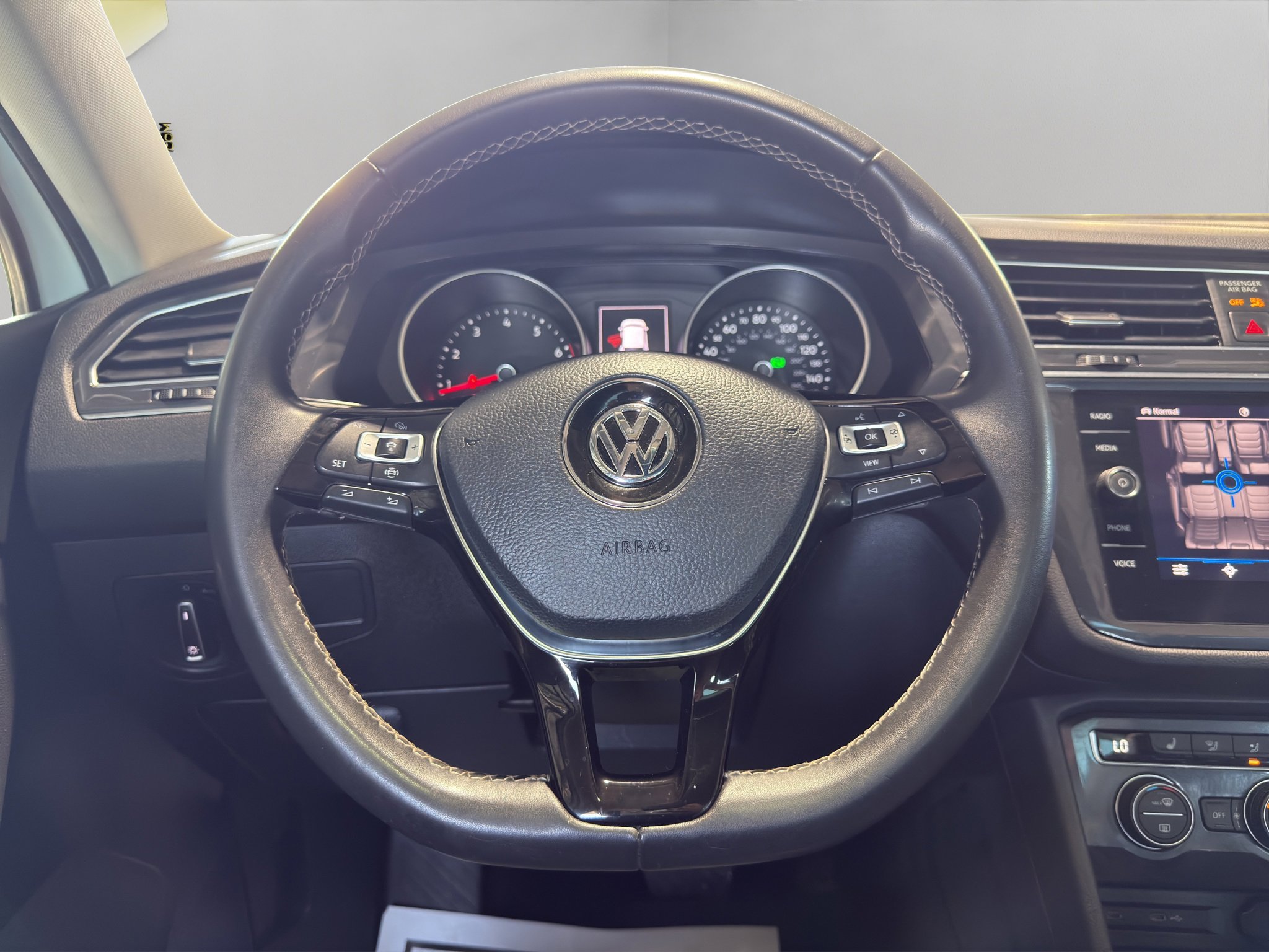 Used 2021 Volkswagen Tiguan SE image 11