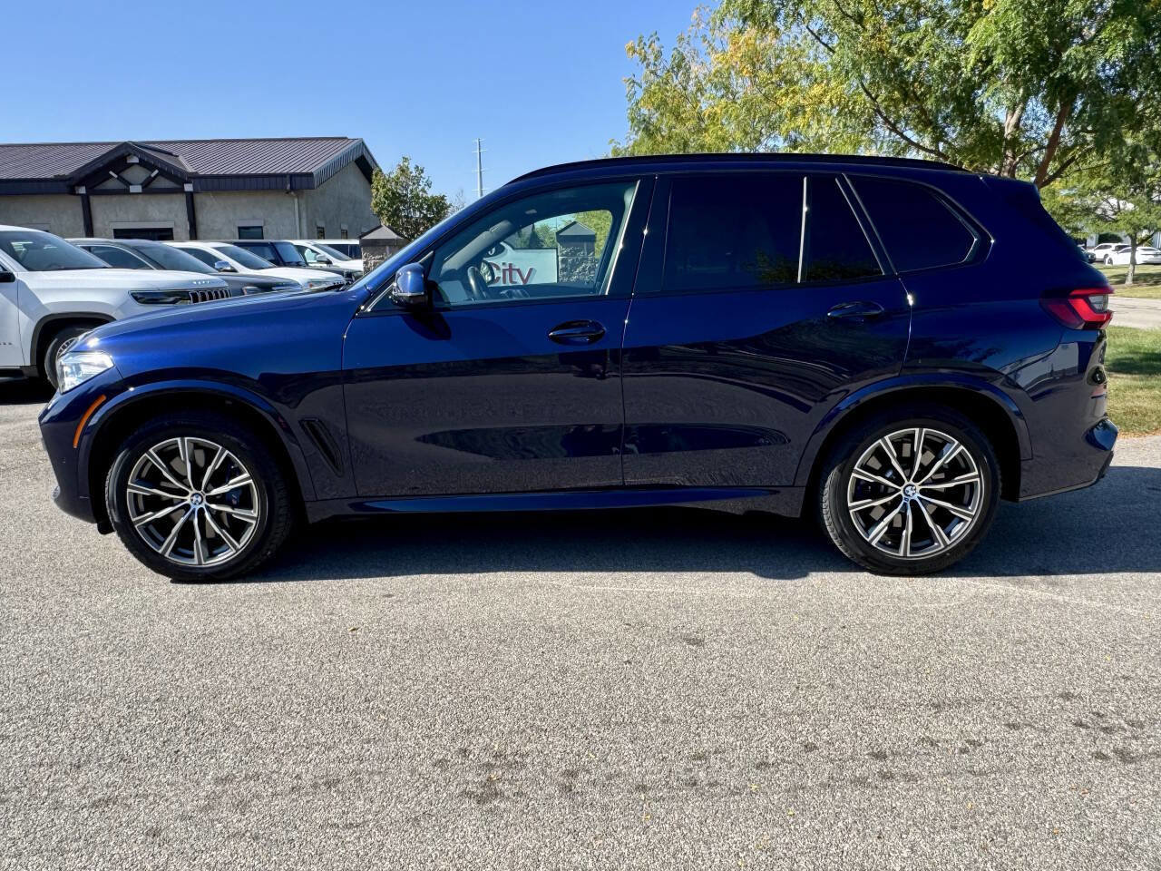 Used 2021 BMW X5 M50i w/ Executive Package image 9