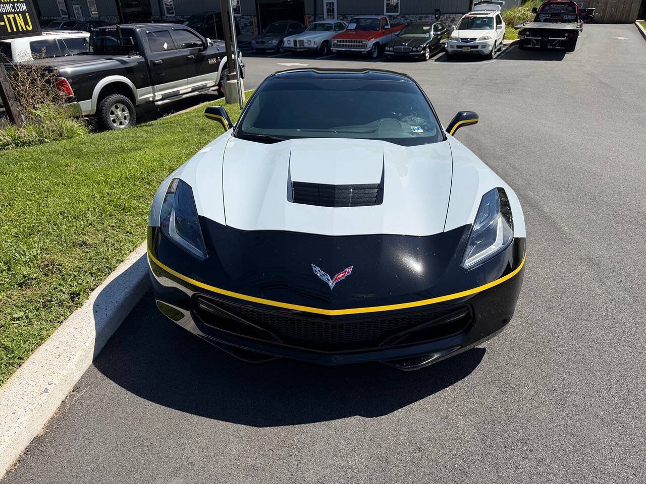 Used 2018 Chevrolet Corvette Stingray Coupe w/ 1LT RWD image 9
