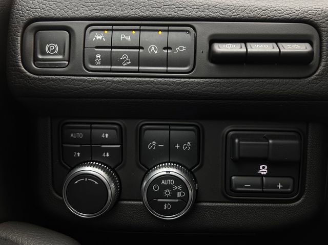 Used 2021 GMC Yukon Denali w/ Denali Premium Package image 25