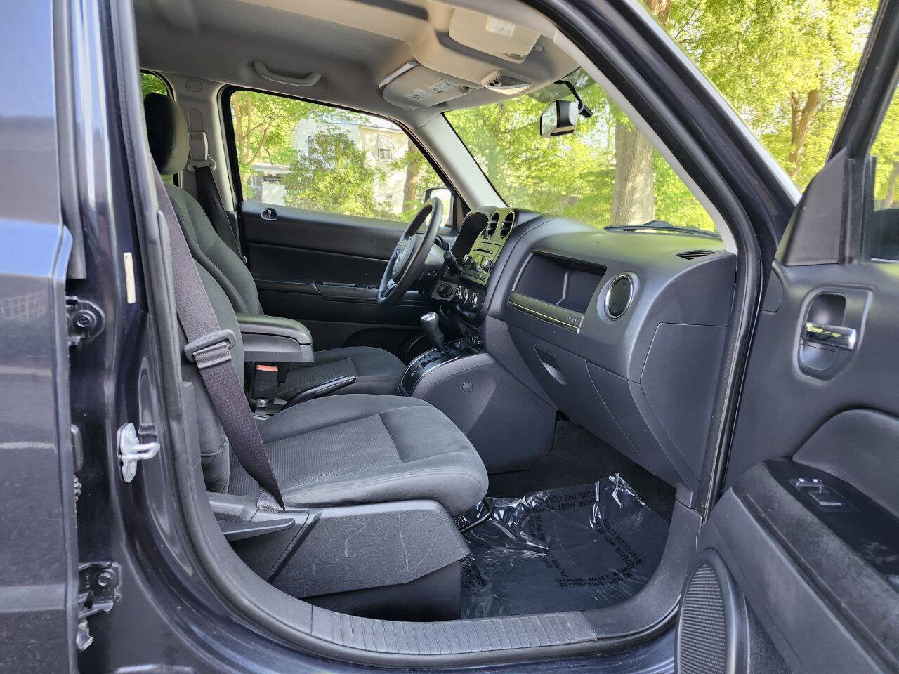 Used 2015 Jeep Patriot Latitude w/ Trailer Tow Prep Group FWD image 7