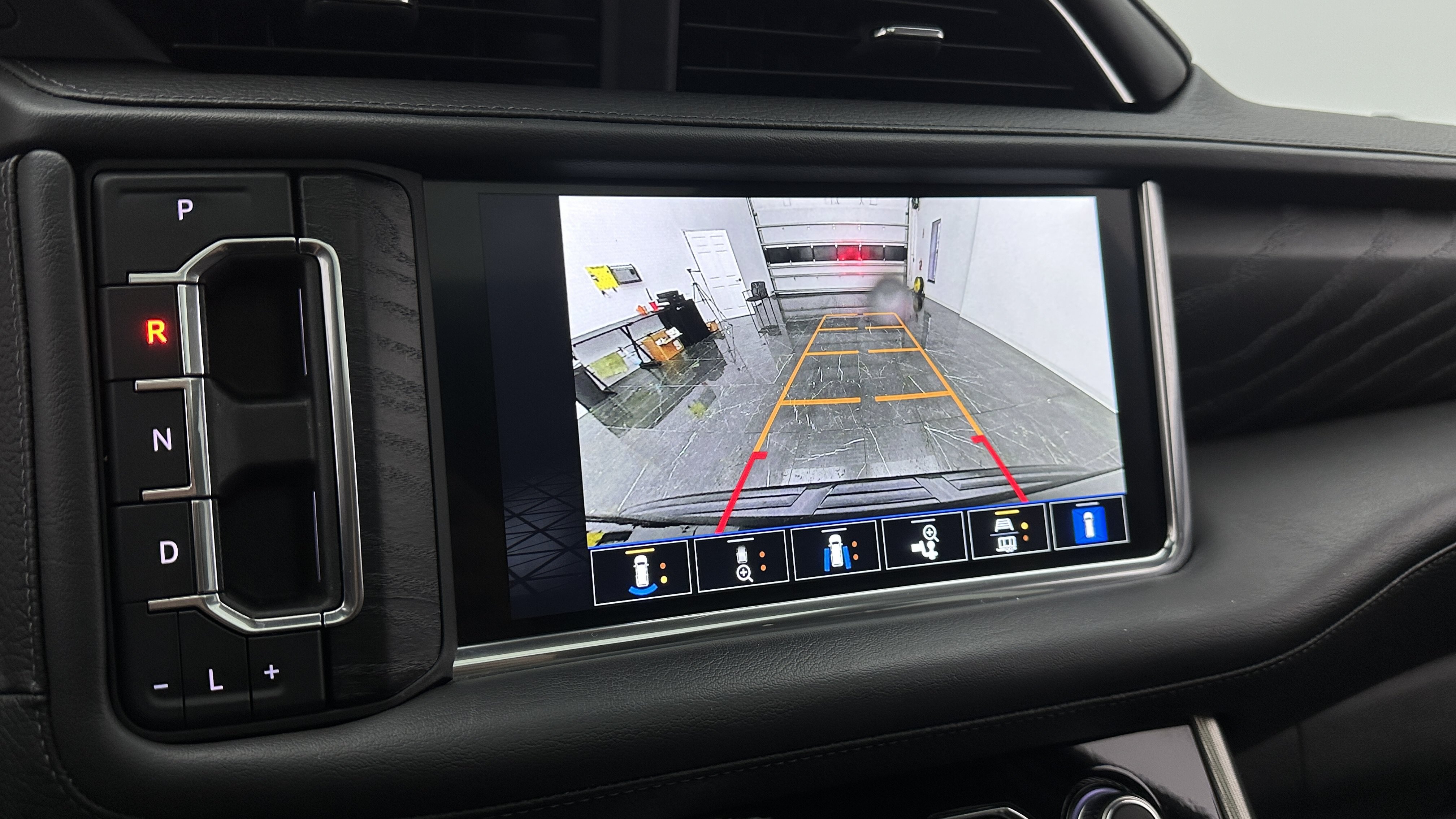 Used 2022 GMC Yukon Denali RWD image 27
