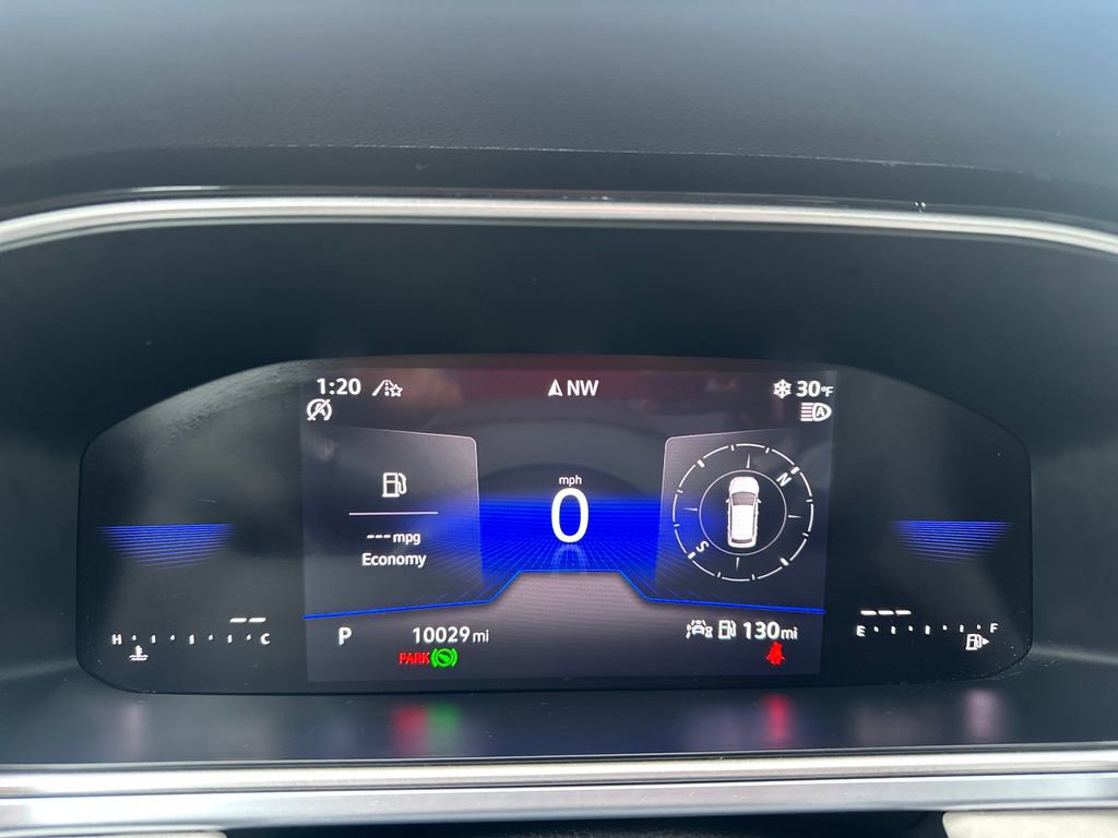 Used 2025 Volkswagen Taos SE w/ Panoramic Sunroof Package image 8