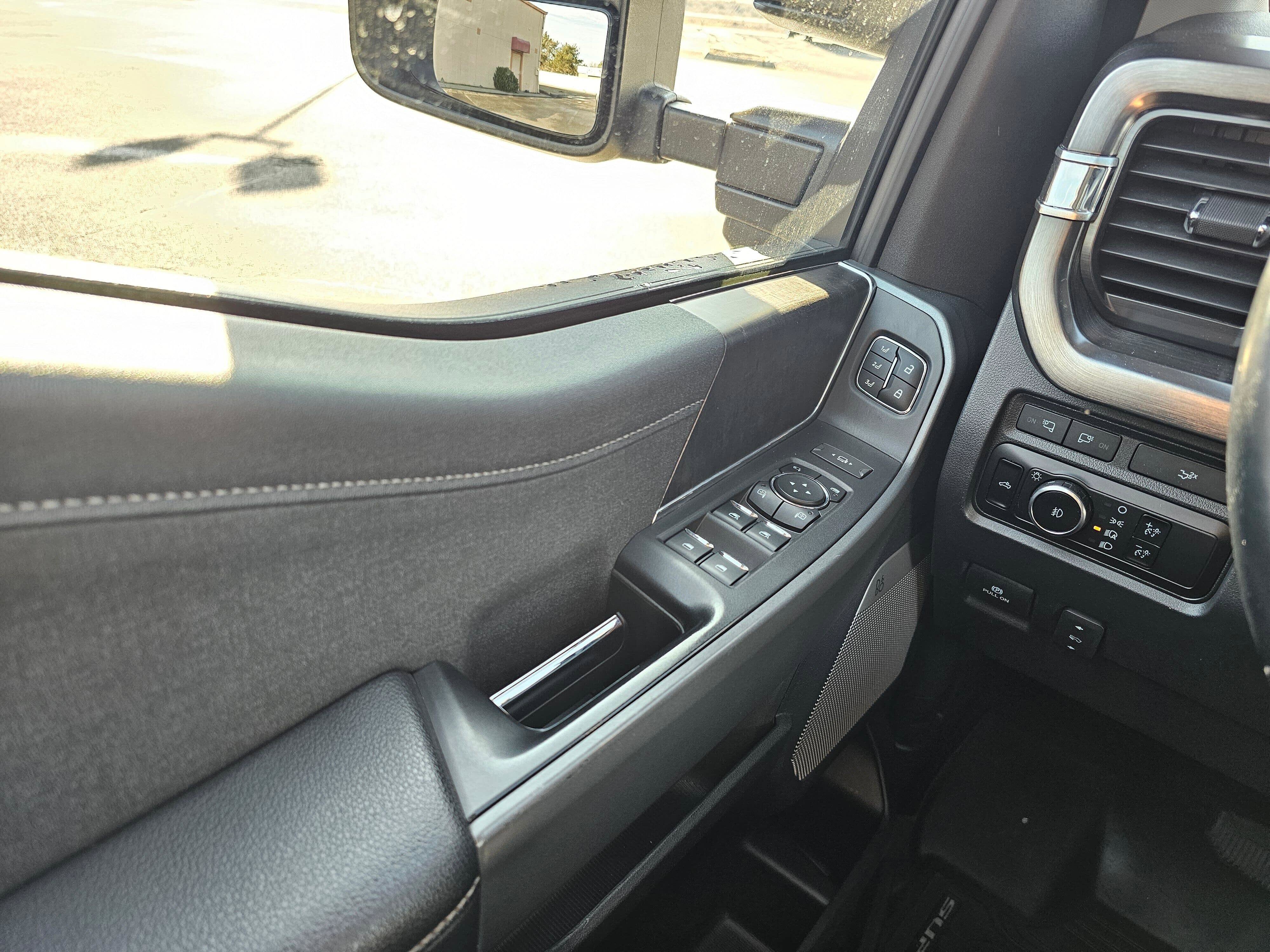 Used 2023 Ford F350 Lariat image 30