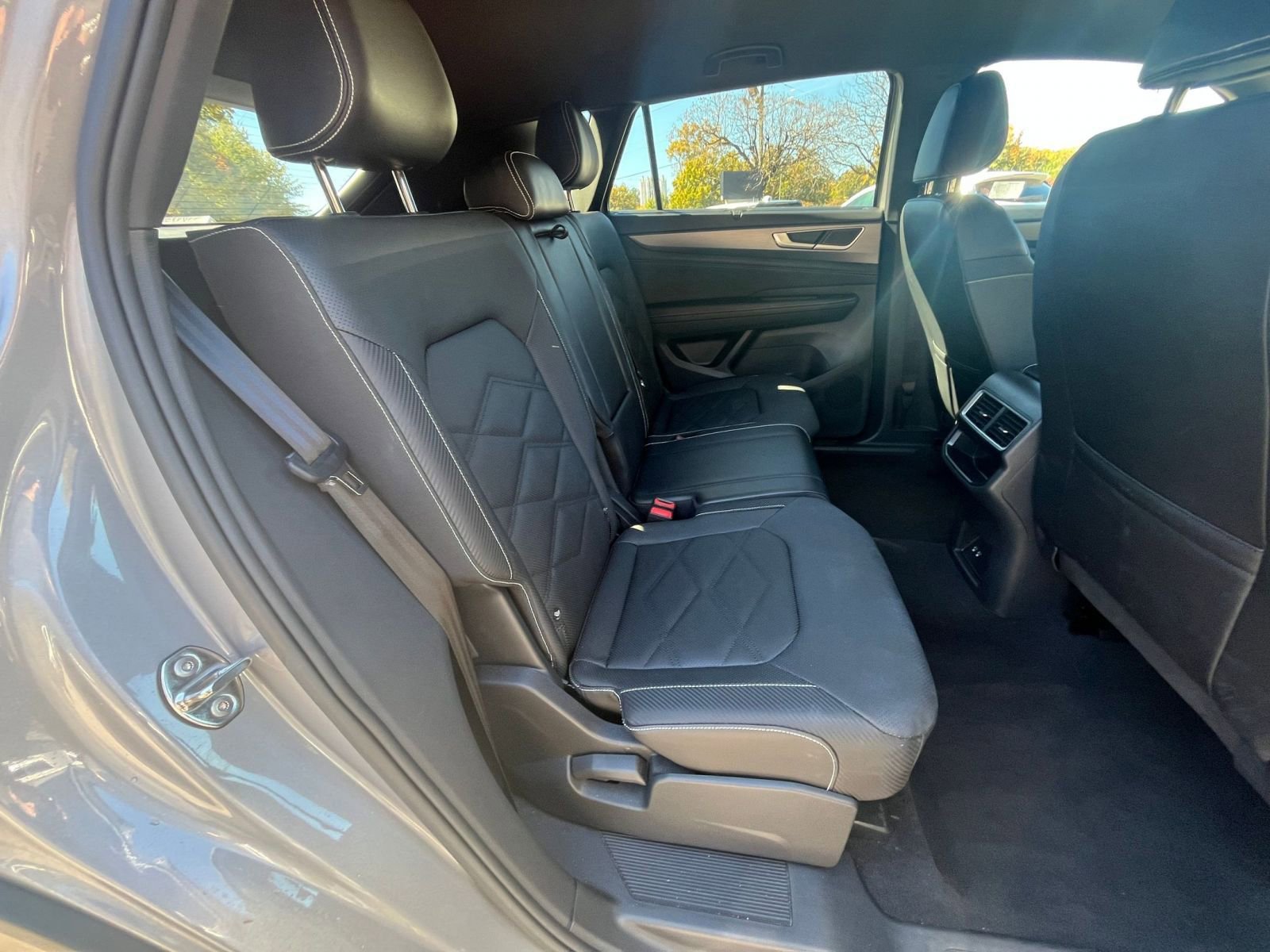 Used 2025 Volkswagen Atlas Cross Sport SE image 34