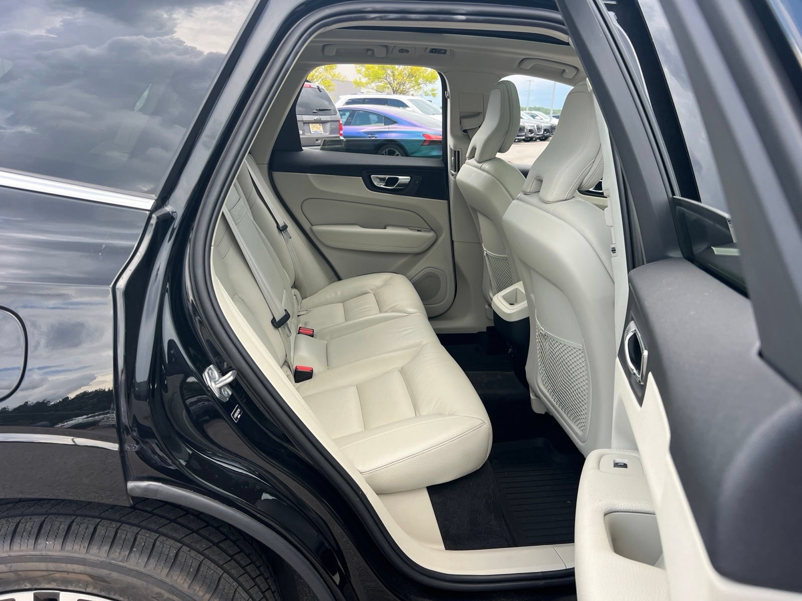 Used 2019 Volvo XC60 T5 Momentum w/ Premium Package FWD image 29