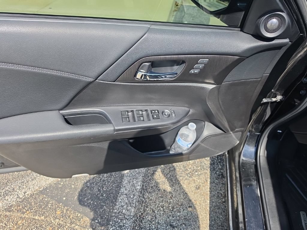 Used 2015 Honda Accord Touring image 15