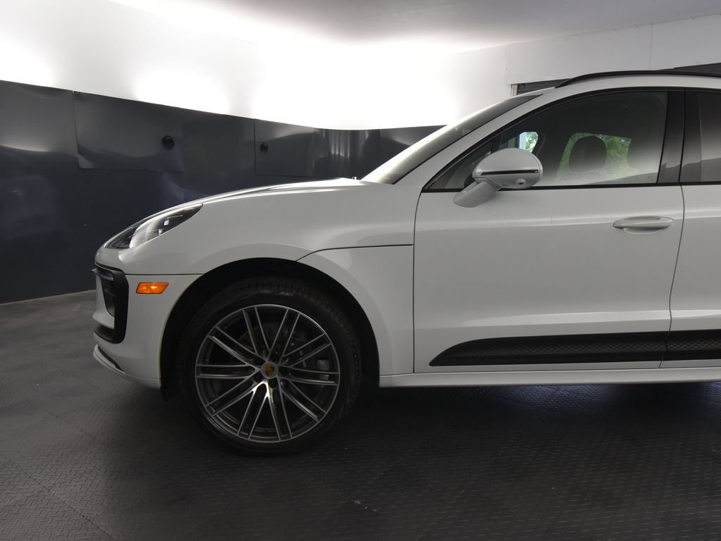 Used 2025 Porsche Macan AWD/4WD image 42