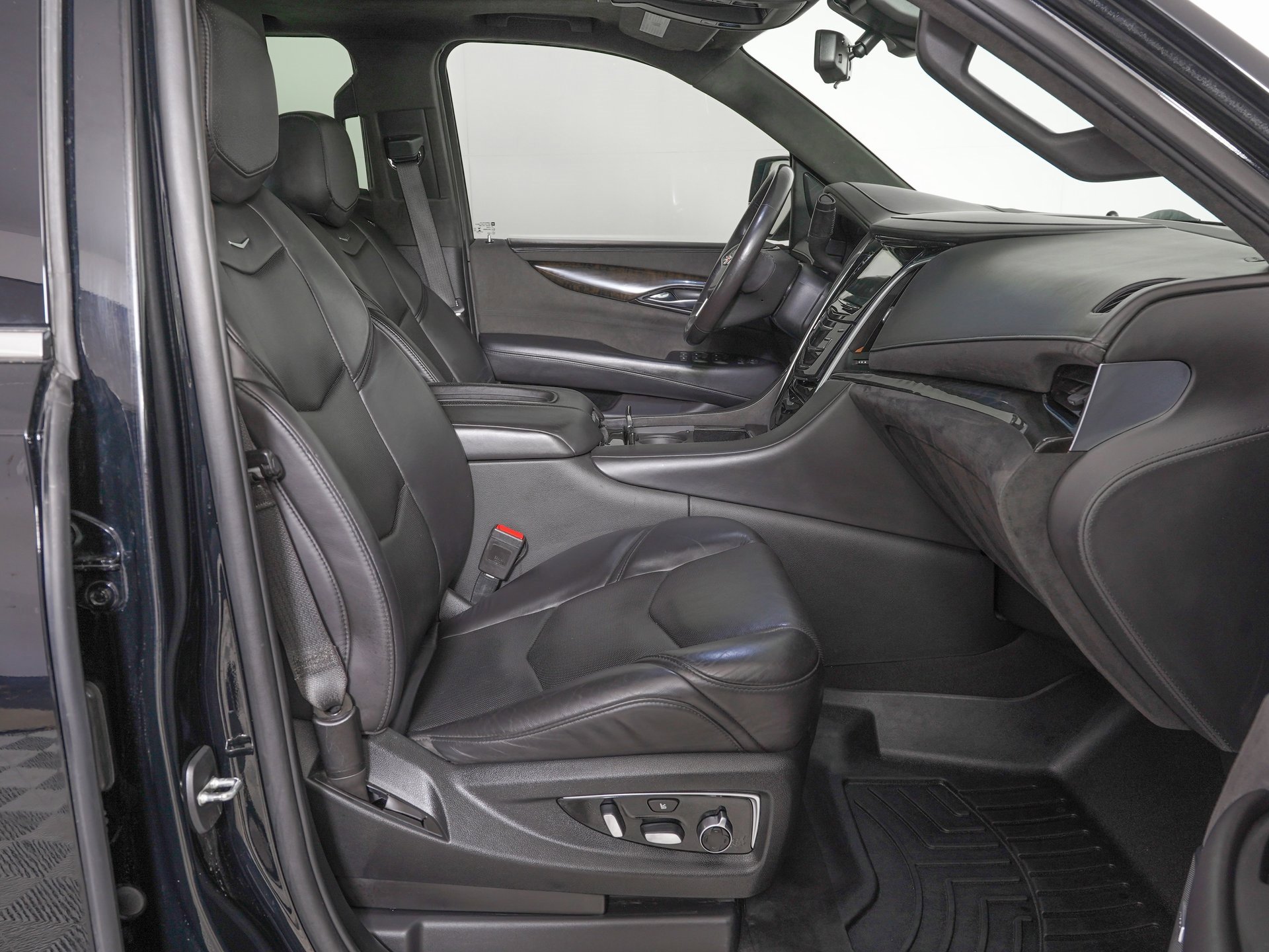 Used 2020 Cadillac Escalade ESV Platinum image 9