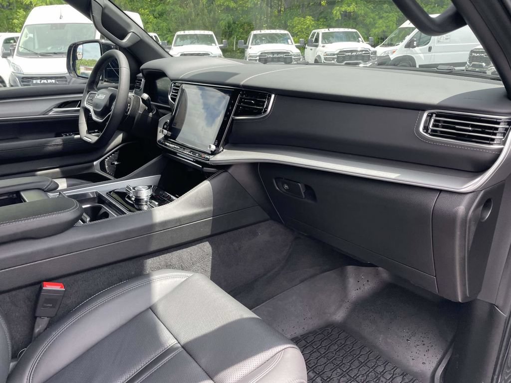 New 2026 Jeep Grand Wagoneer Limited AWD/4WD image 14