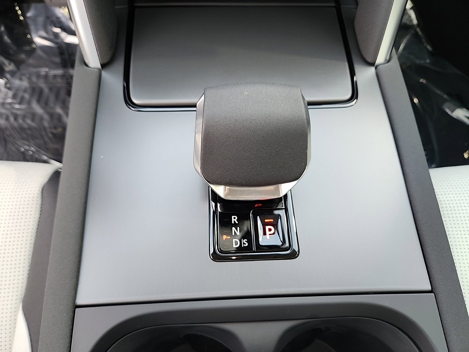 Used 2025 Land Rover Discovery Sport S image 16