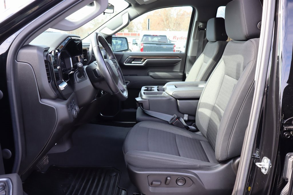 Used 2022 Chevrolet Silverado 1500 RST image 3