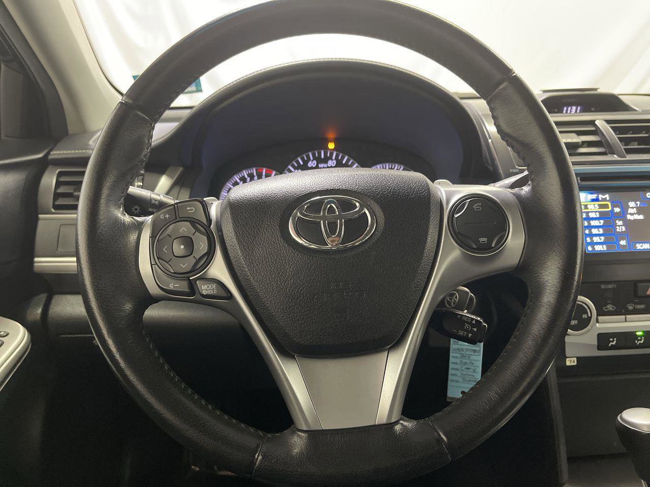 Used 2014 Toyota Camry SE FWD image 14