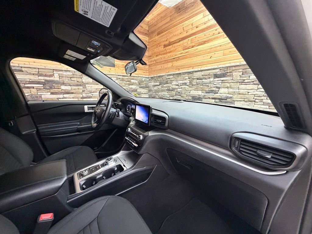 Used 2020 Ford Explorer XLT w/ Comfort Package image 13