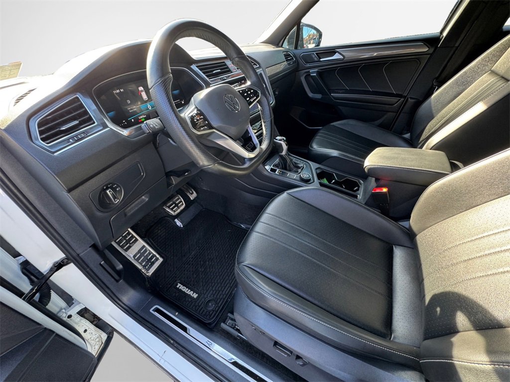 Used 2024 Volkswagen Tiguan SE R-Line image 25