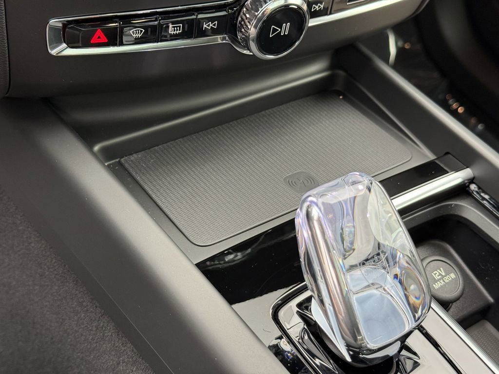 New 2026 Volvo XC60 B5 Core w/ Climate Package image 22