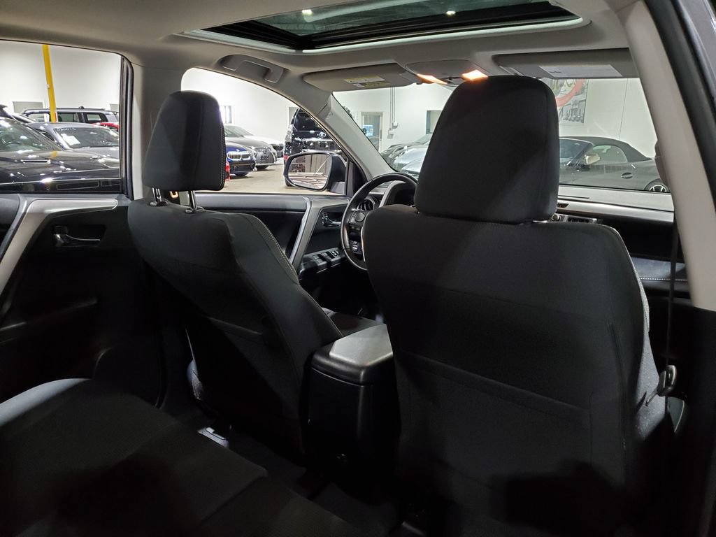 Used 2018 Toyota RAV4 XLE FWD image 19