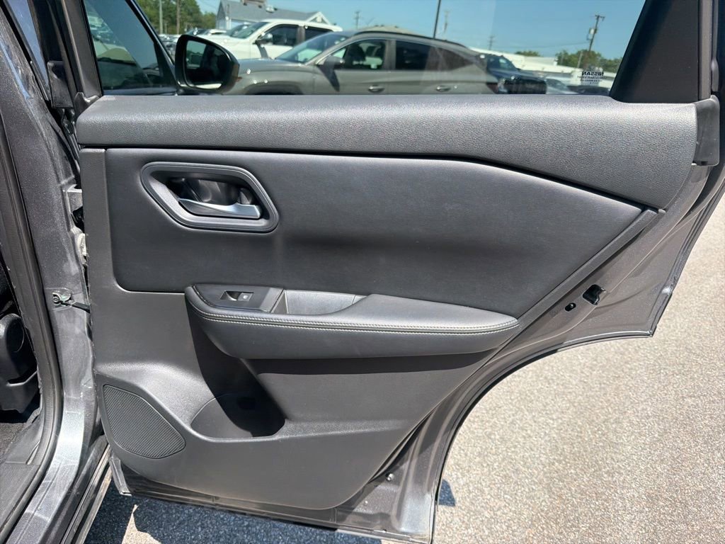 Used 2024 Nissan Rogue SV AWD/4WD image 27