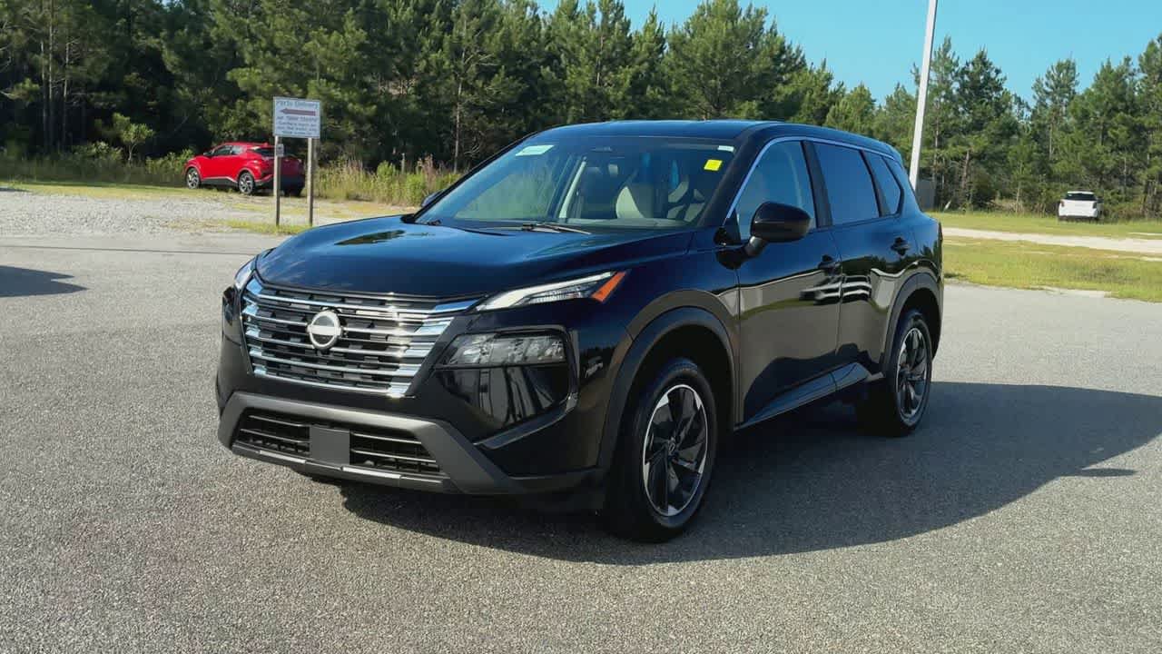 Used 2025 Nissan Rogue SV FWD image 4