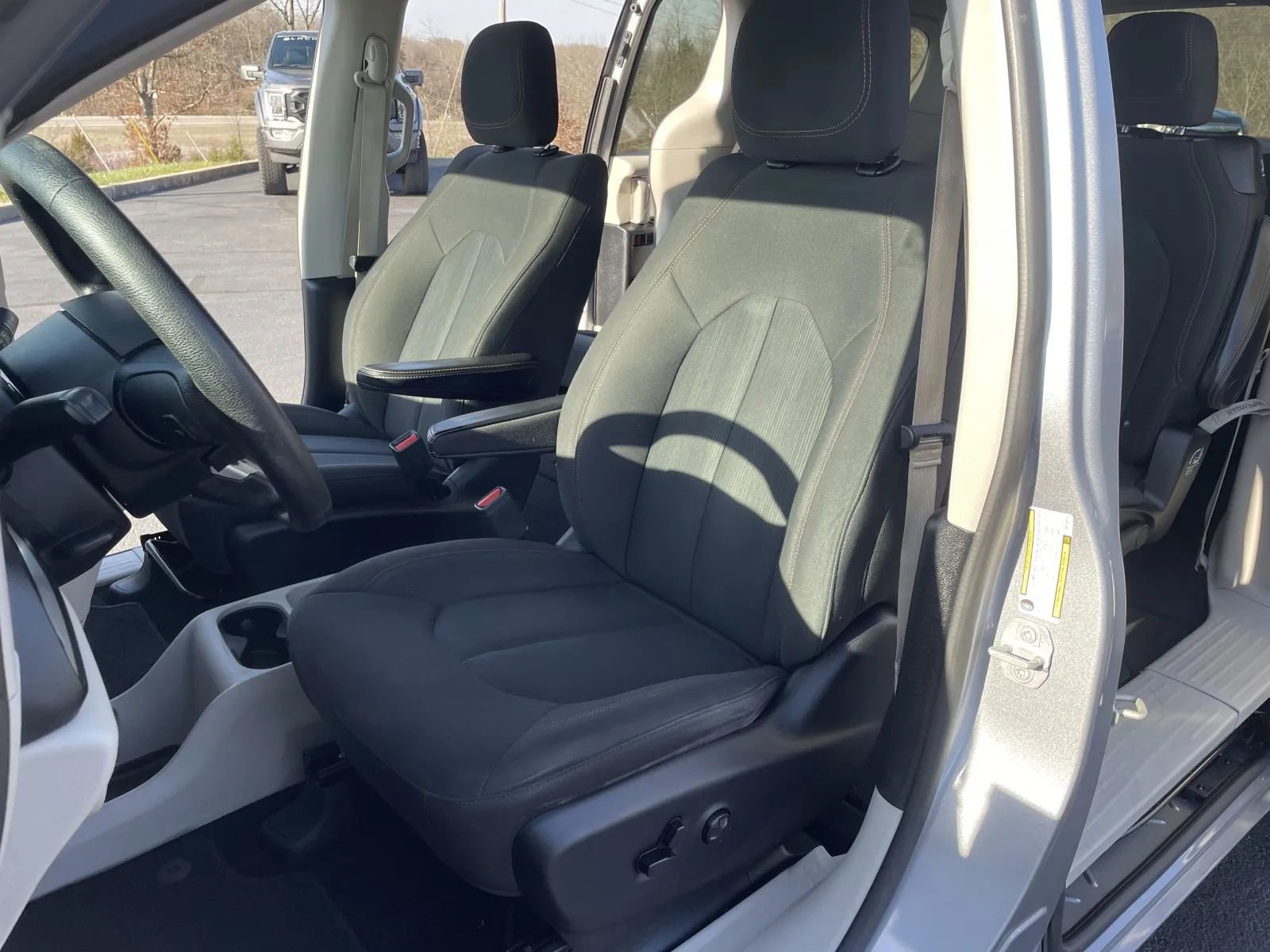 Used 2019 Chrysler Pacifica LX image 33