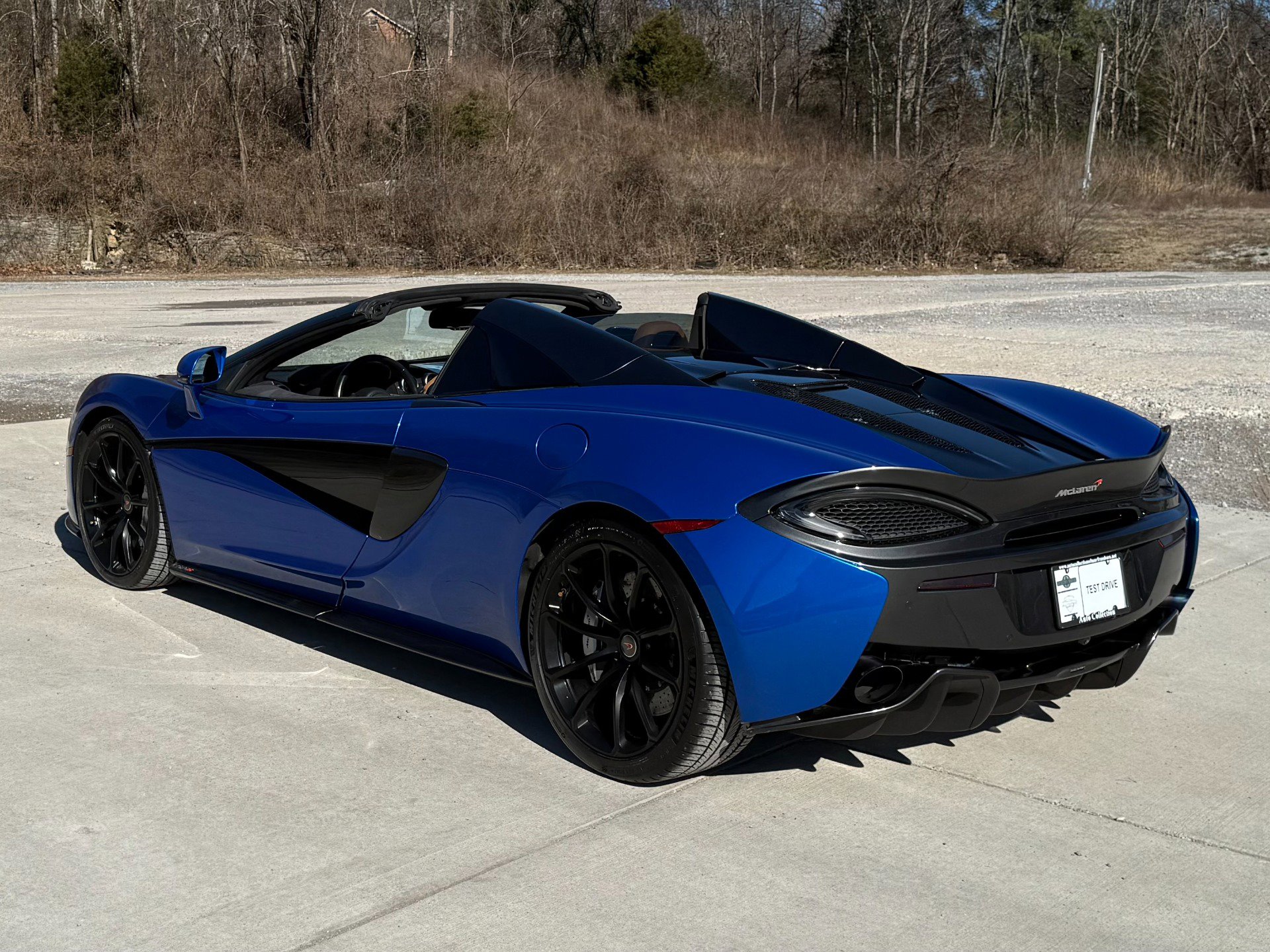 Used 2018 McLaren 570S Spider image 19